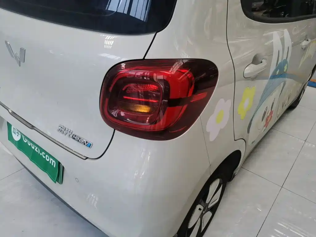 Wuling MINIEV — миниатюра 8