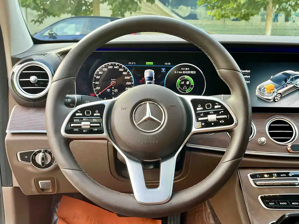 Mercedes-Benz E-Class — миниатюра 10
