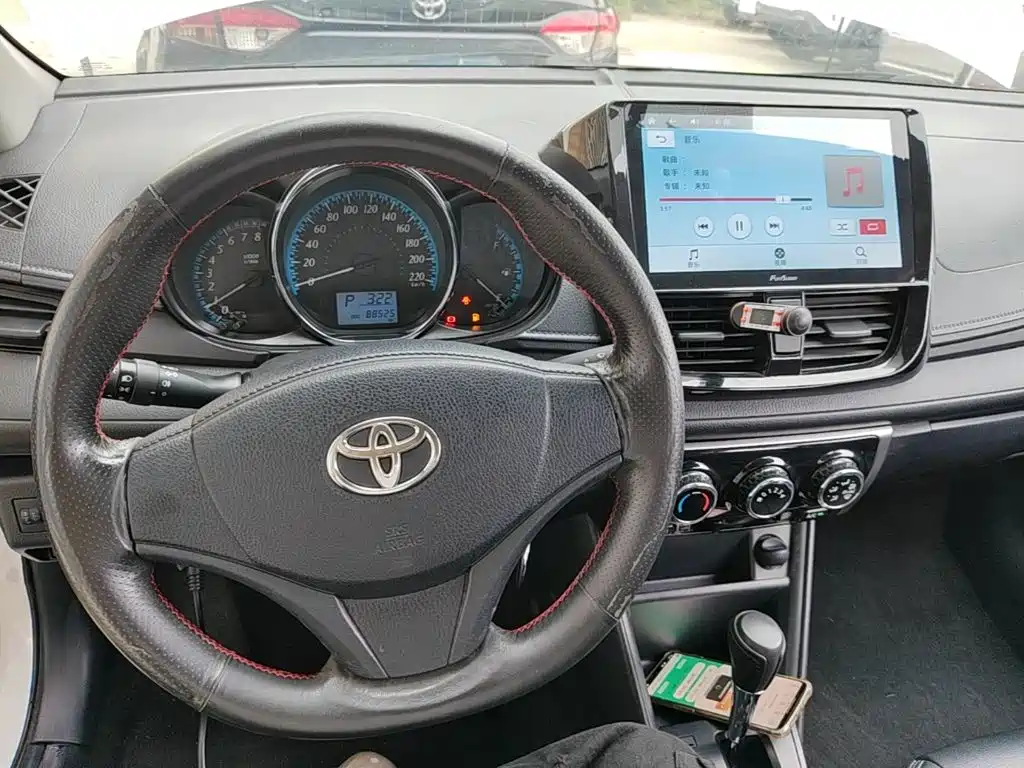 Toyota Yaris L — миниатюра 10