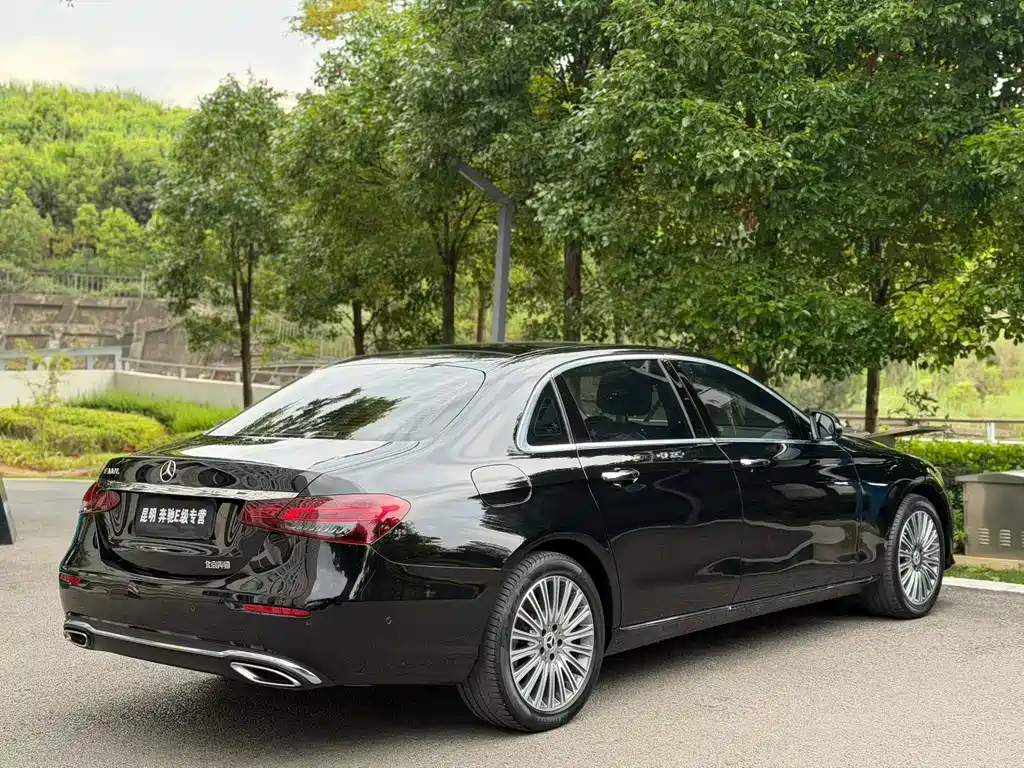 Mercedes-Benz E-Class — миниатюра 7