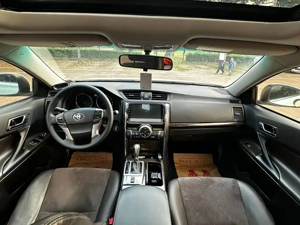 Toyota Reiz 2013 2.5V