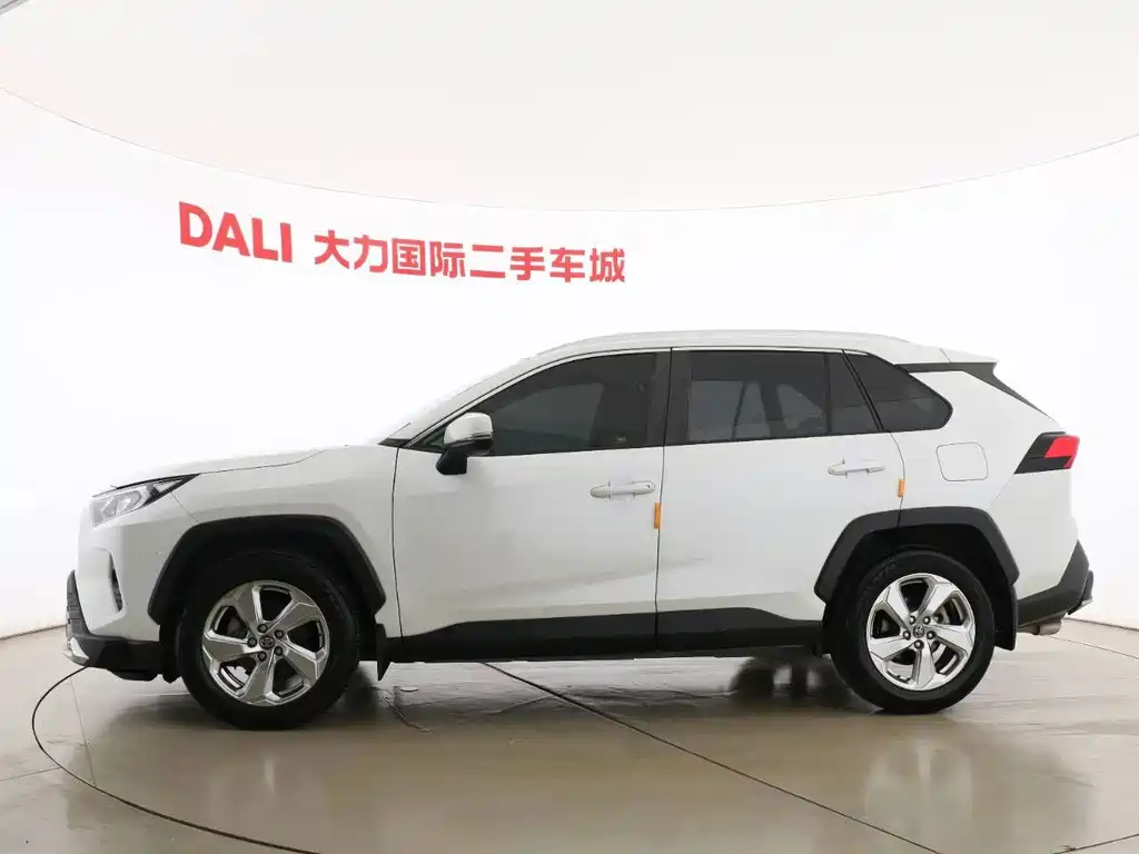 Toyota RAV4 — миниатюра 8