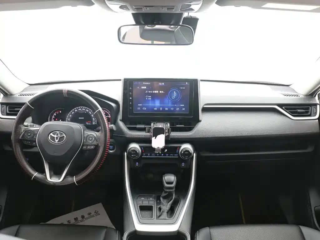 Toyota RAV4 — миниатюра 12