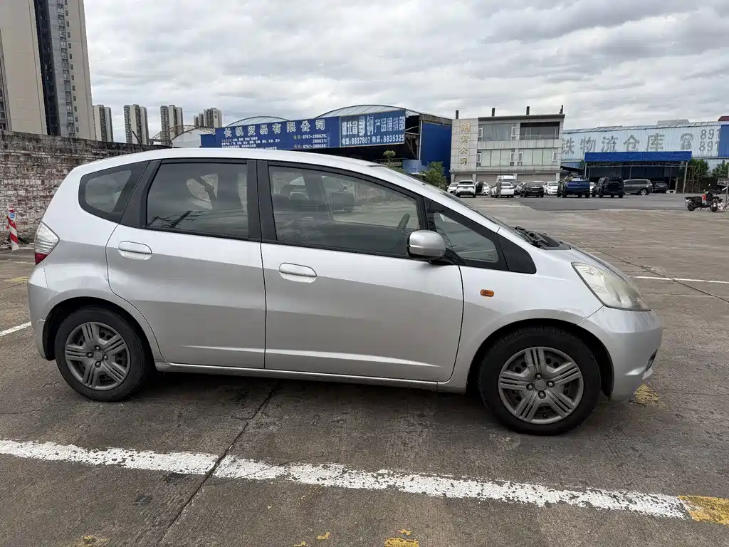 Honda Fit — миниатюра 7