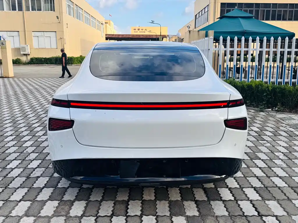 XPeng P7 — миниатюра 6