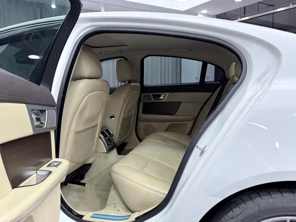 Jaguar XF — миниатюра 12