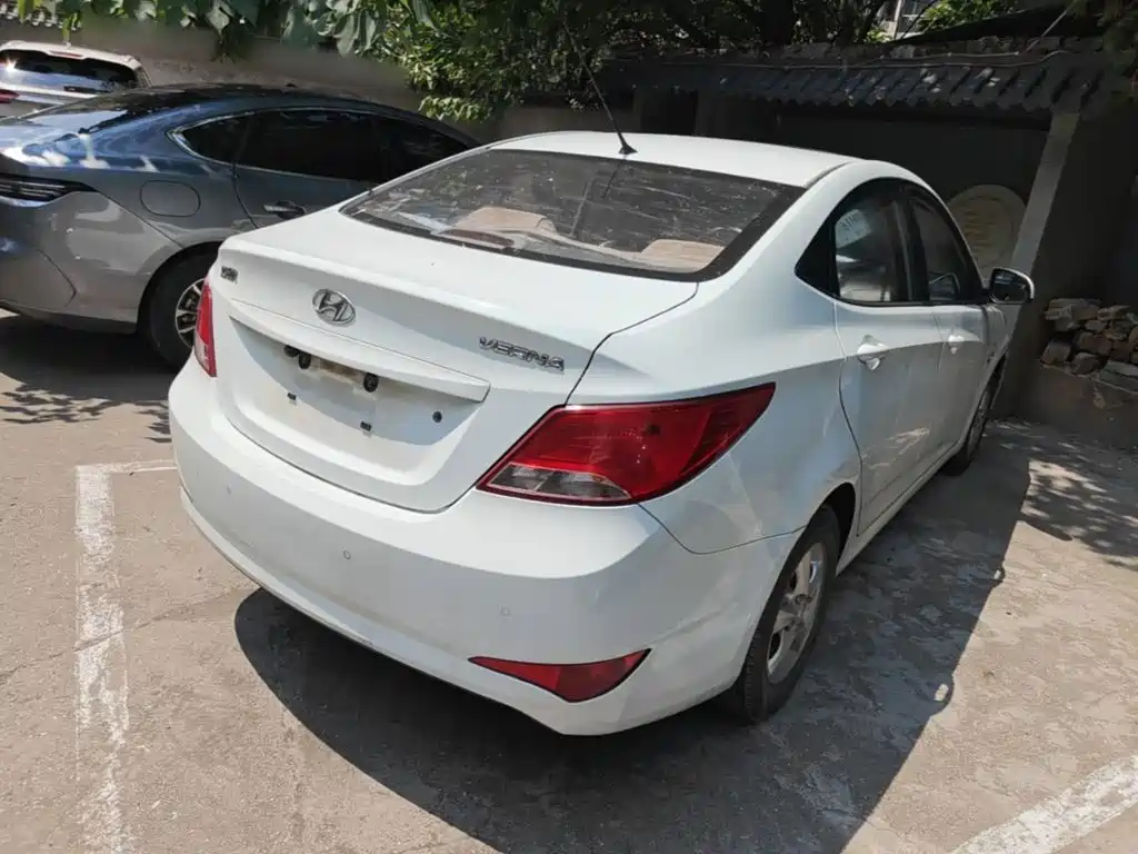 Hyundai Verna — миниатюра 7