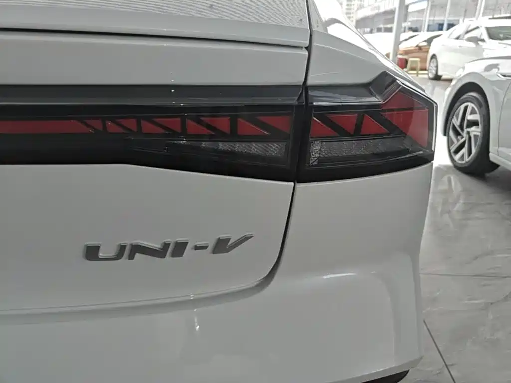 Changan UNI-V — миниатюра 8