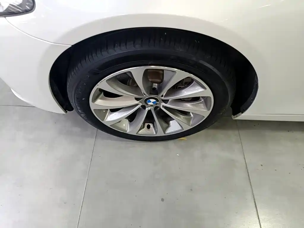 BMW 5 Series — миниатюра 23