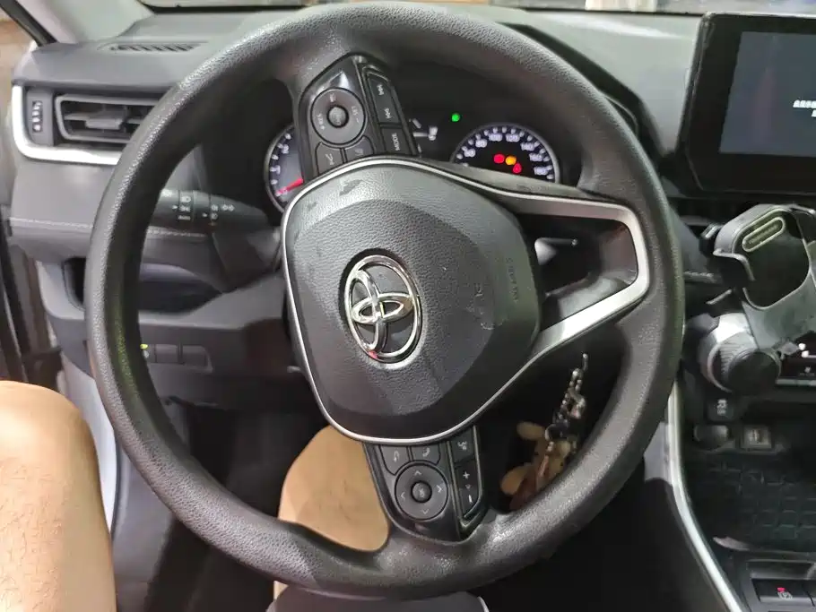 Toyota RAV4 — миниатюра 15