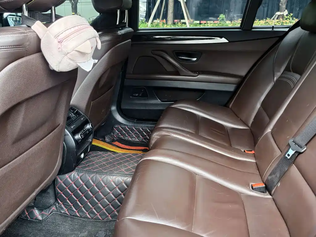 BMW 5 Series New Energy — миниатюра 9