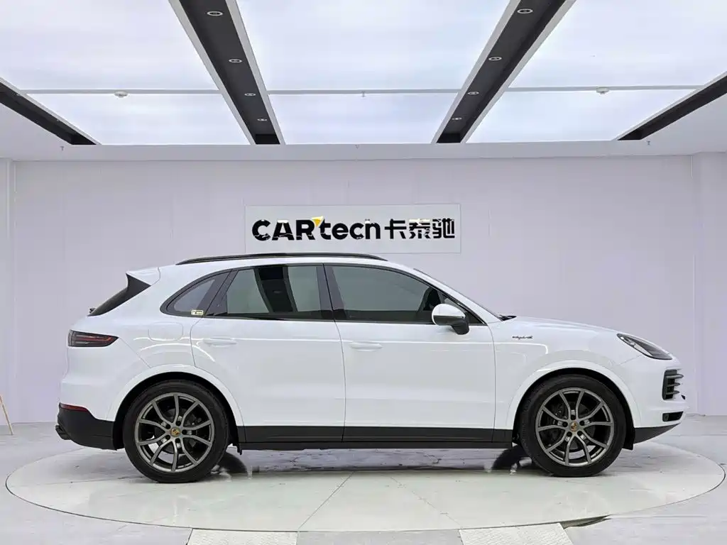 Porsche Cayenne Hybrid — миниатюра 6