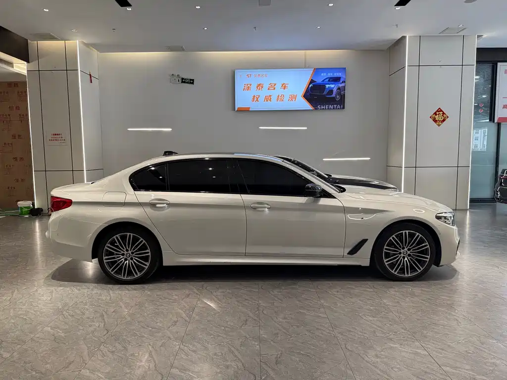 BMW 5 Series — миниатюра 7