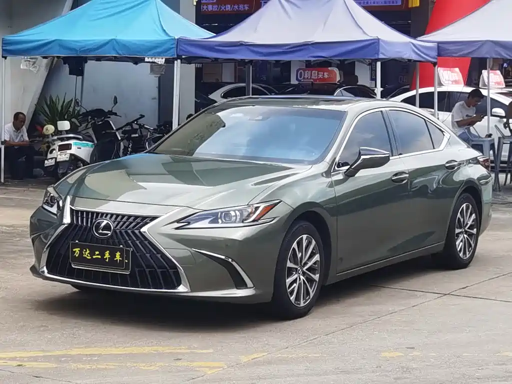 Lexus ES 2022
