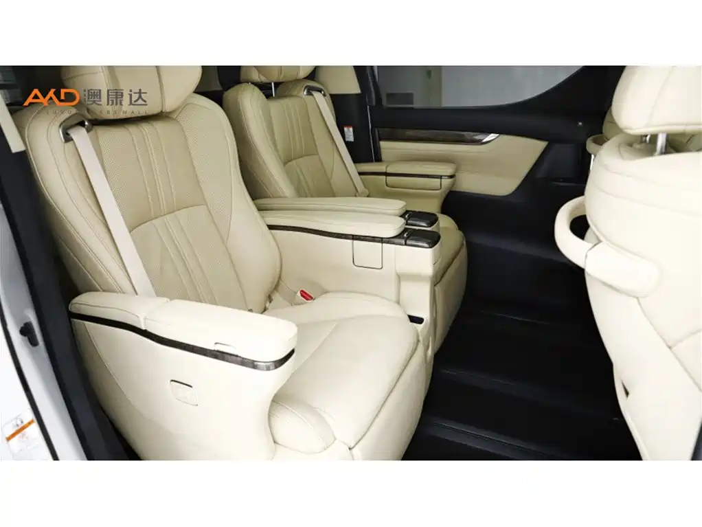 Toyota Alphard — миниатюра 8