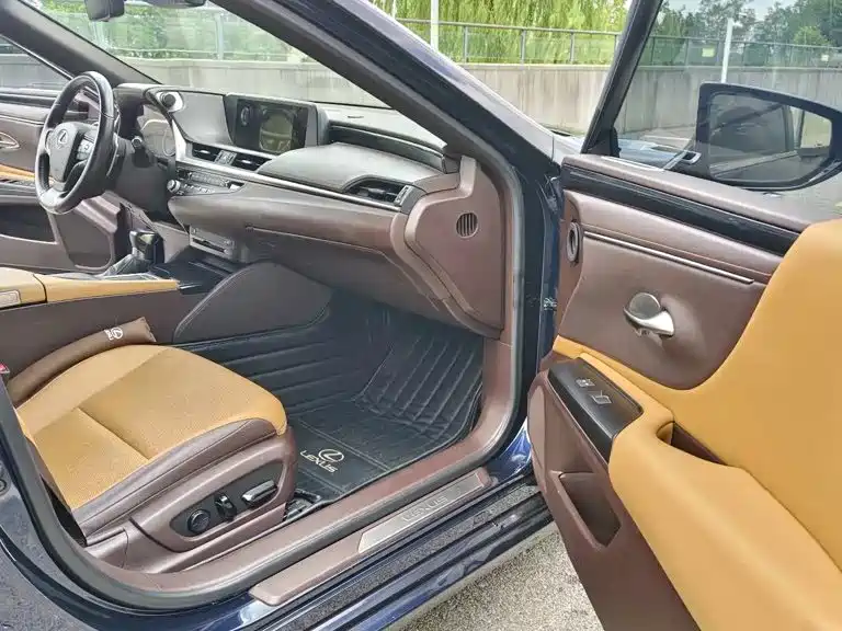 Lexus ES — миниатюра 10