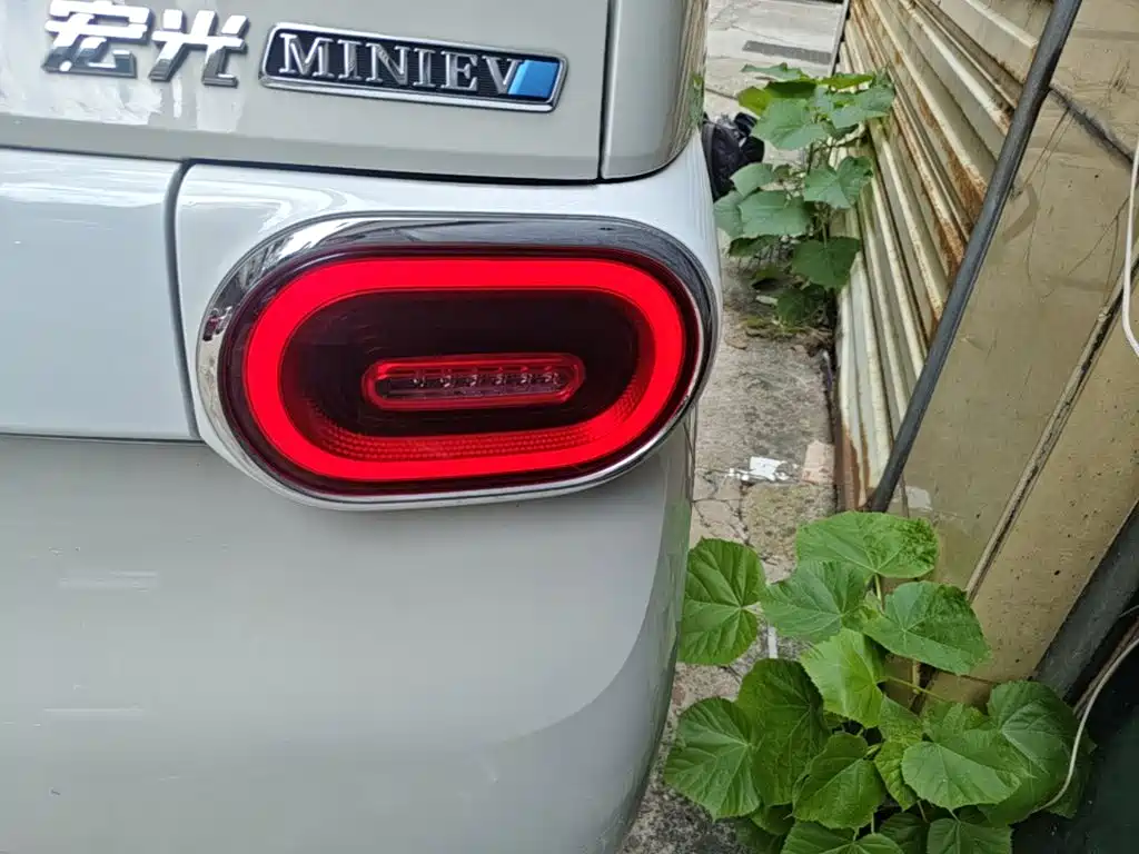 Wuling MINIEV — миниатюра 8