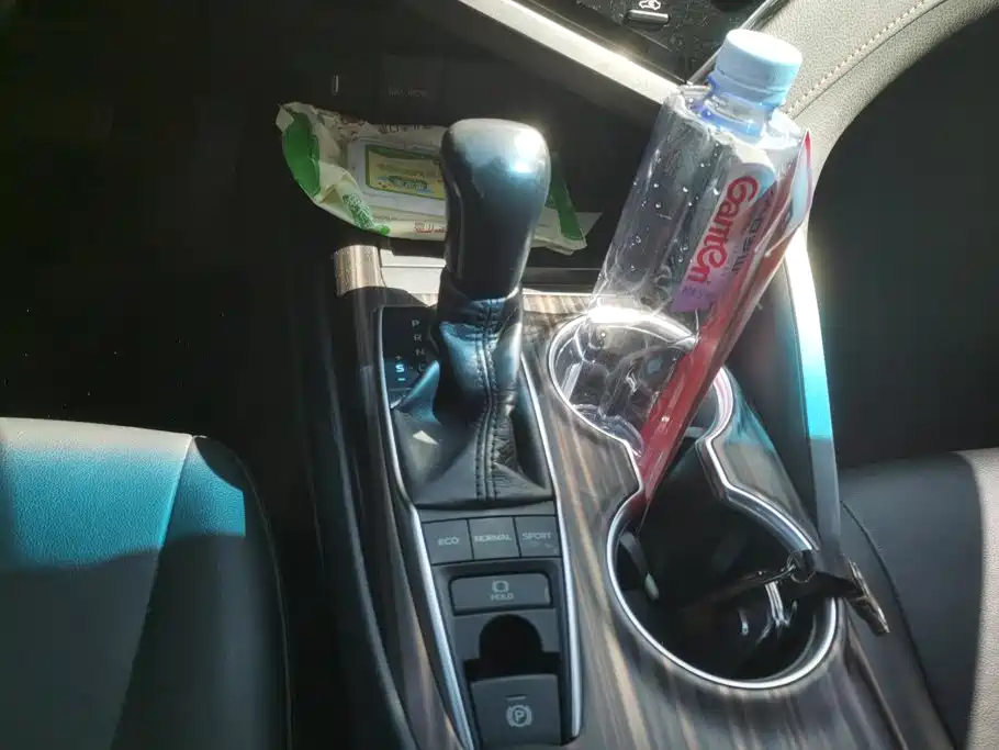 Toyota Camry — миниатюра 16
