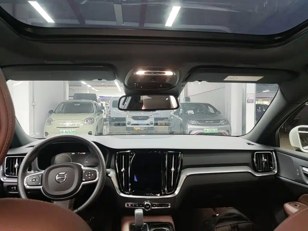 Volvo S60 PHEV — миниатюра 18