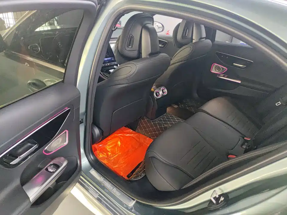 Mercedes-Benz C-Class — миниатюра 6