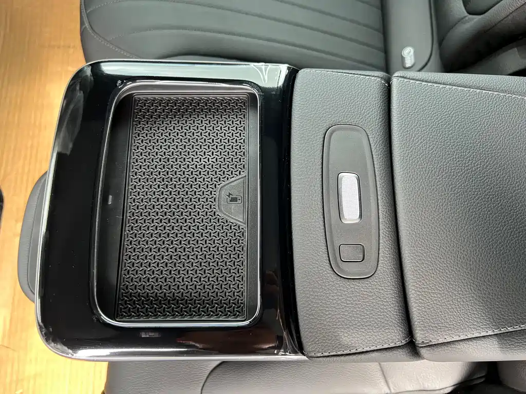 Mercedes-Benz EQS SUV — миниатюра 16