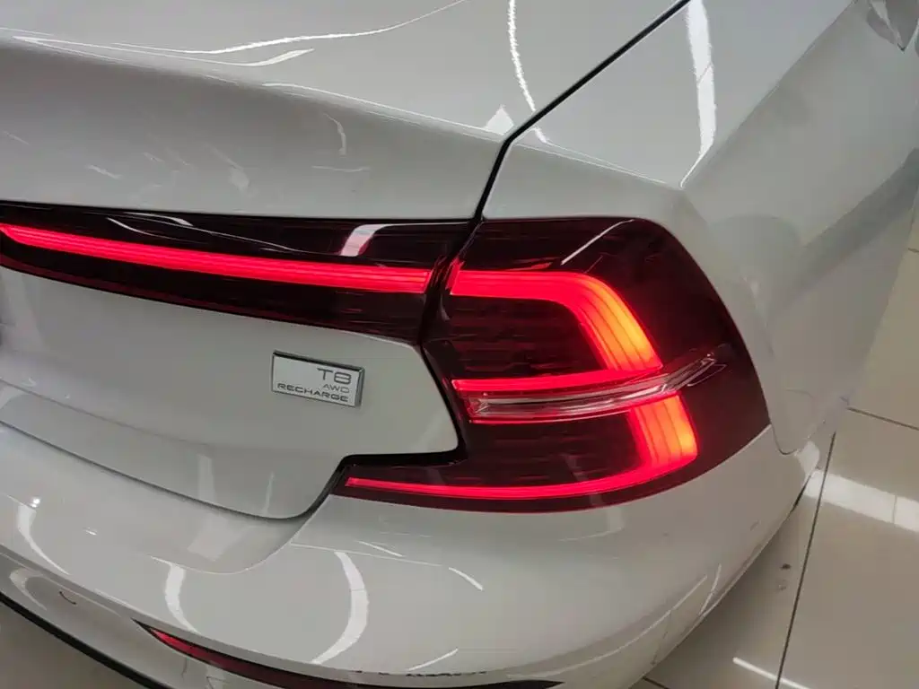 Volvo S60 PHEV — миниатюра 8