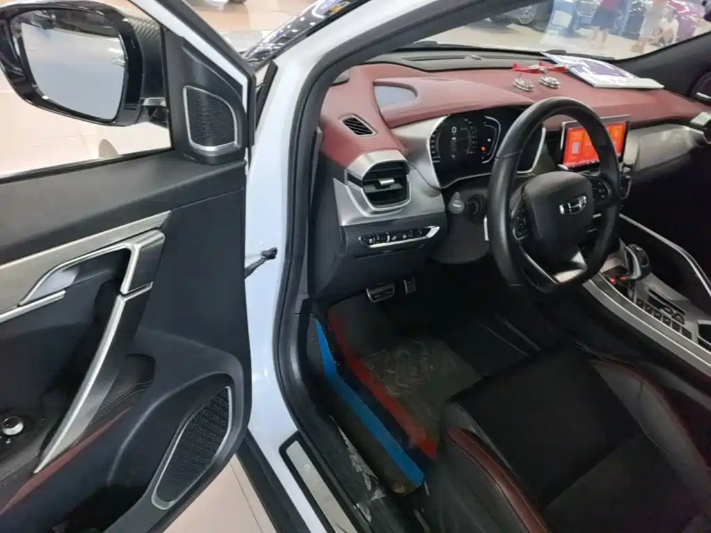 Geely Binyue — миниатюра 16