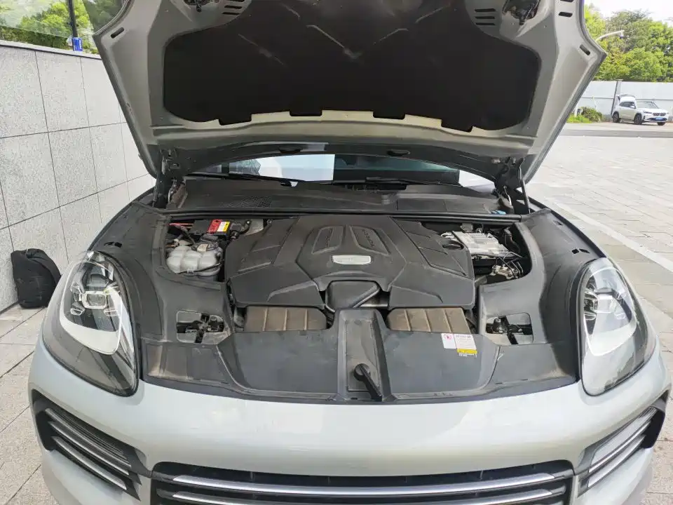 Porsche Cayenne — миниатюра 18