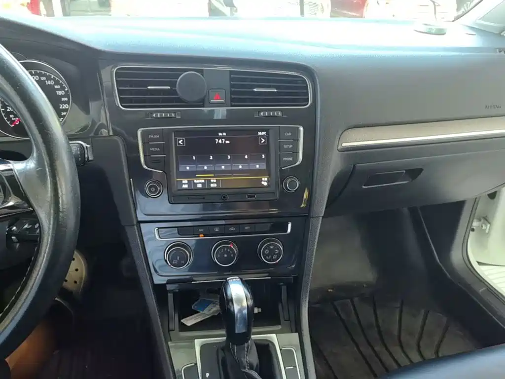 Volkswagen Golf — миниатюра 13