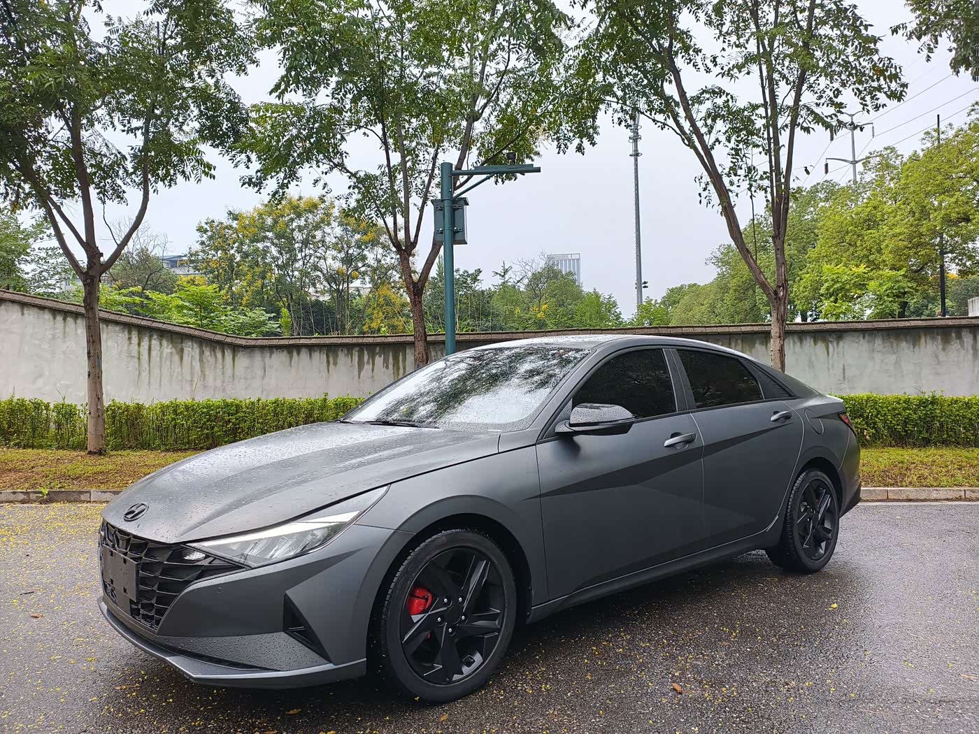 Hyundai Elantra 1.5 л 2023 г. Серебристо-серый, пробег 29000 км