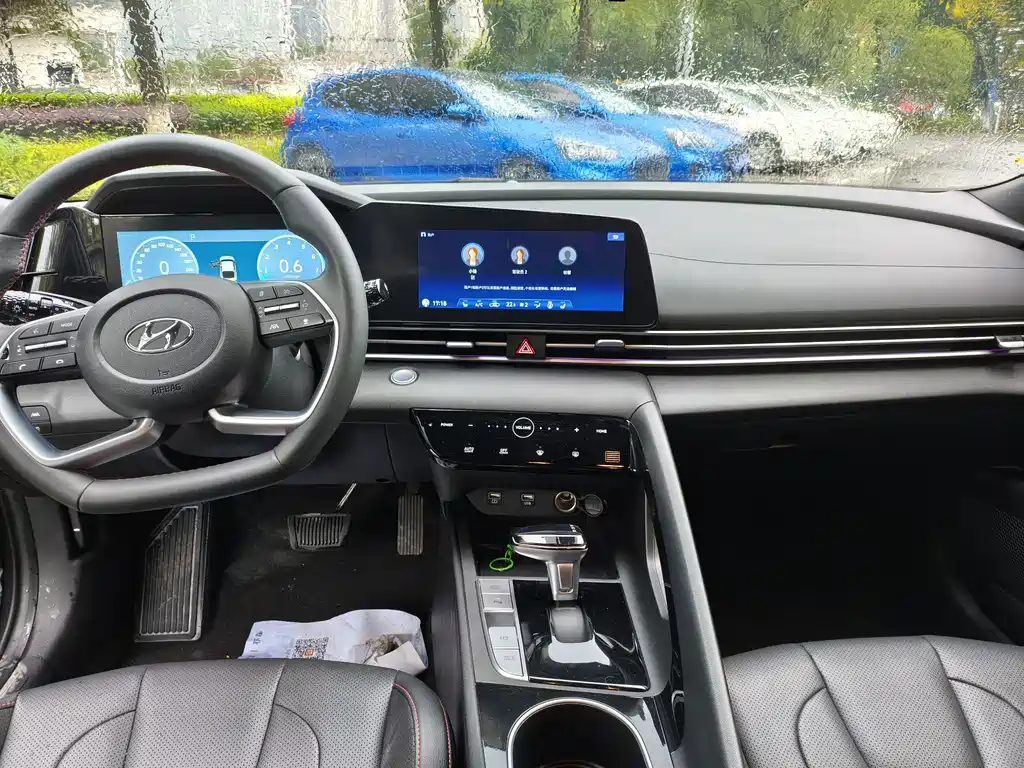 Hyundai Elantra — миниатюра 13