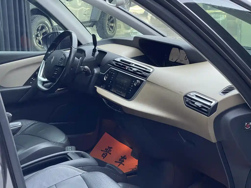 Citroen C4 Picasso — миниатюра 10
