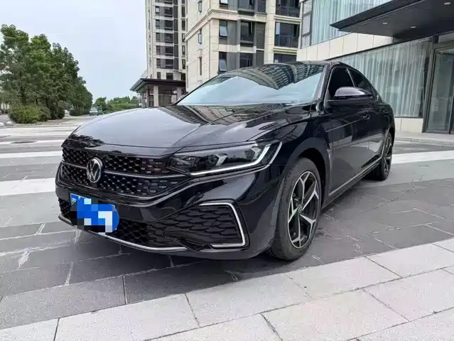 VOLKSWAGEN PASSAT 2025