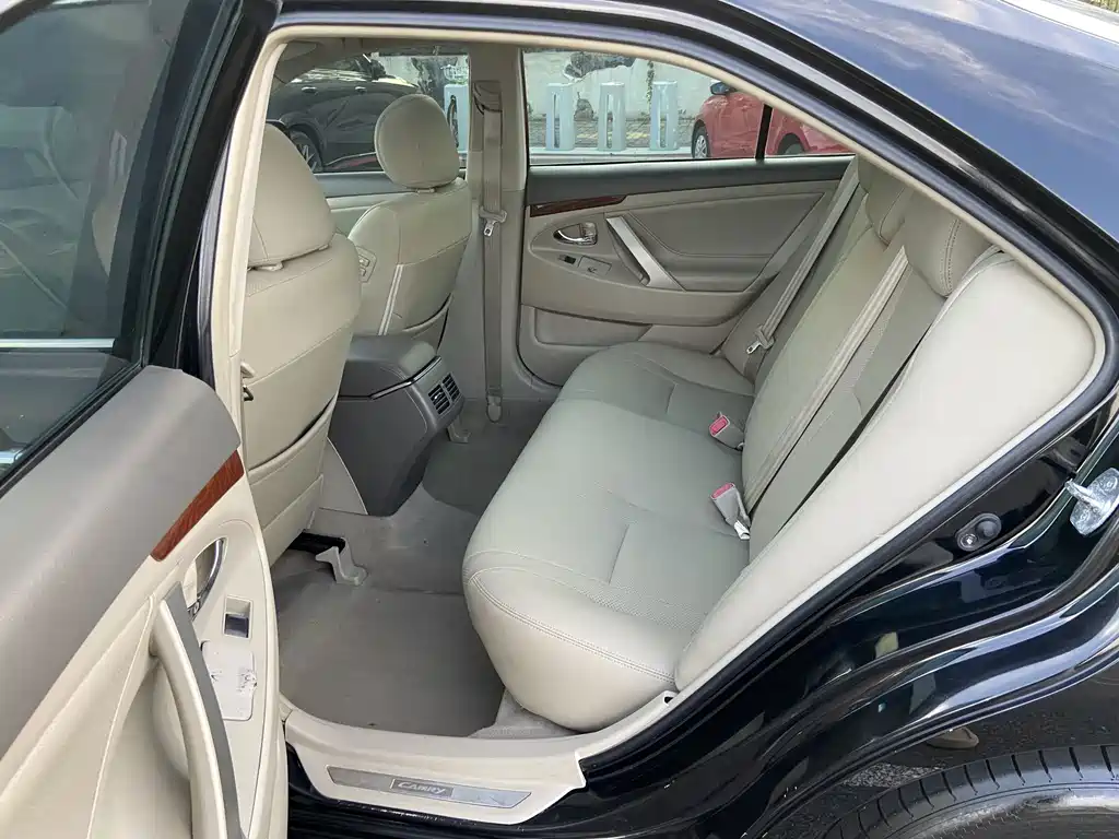 Toyota Camry — миниатюра 9