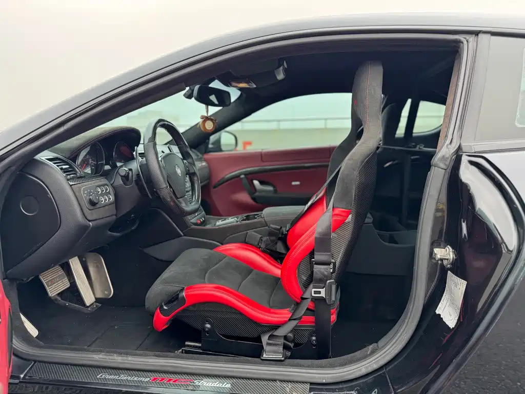 Maserati GranTurismo 2015 4.7L MC