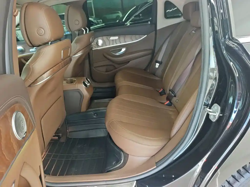 Mercedes-Benz E-Class — миниатюра 17