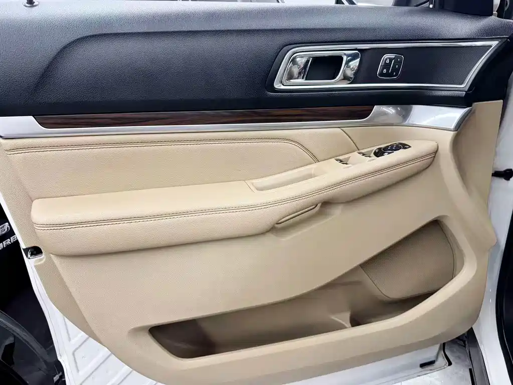 Ford Explorer (Import) — миниатюра 14