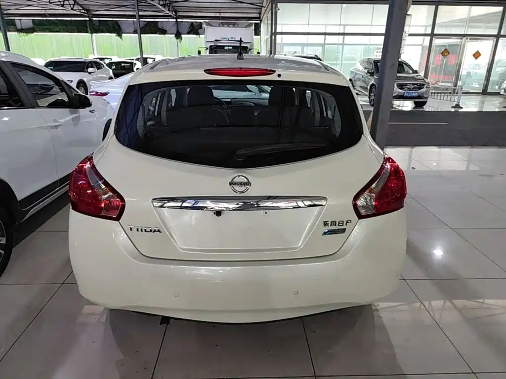 Nissan Tiida — миниатюра 6