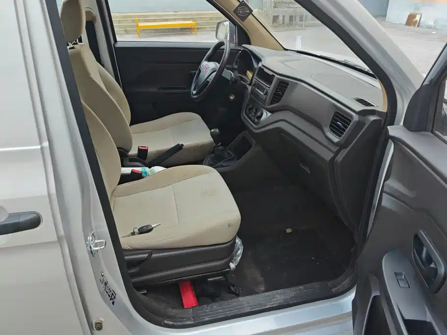 Wuling Hongguang V — миниатюра 8