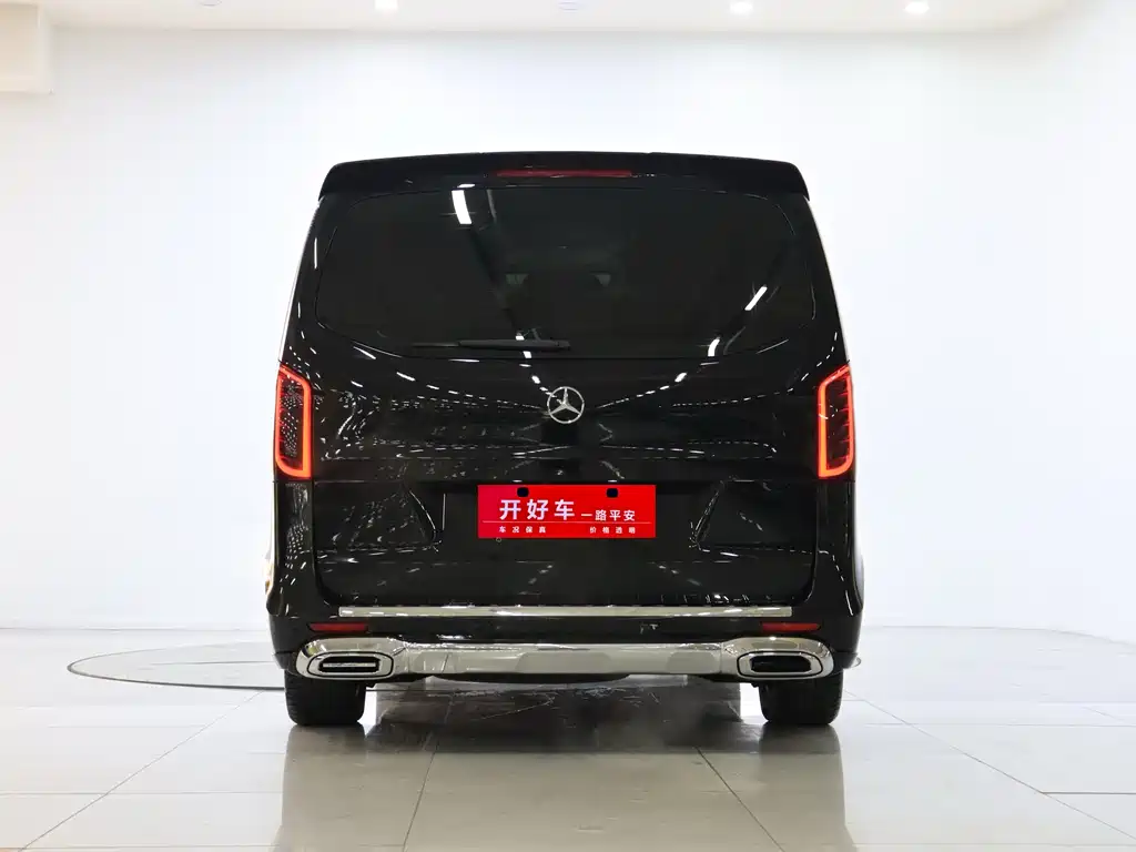 Mercedes-Benz Vito 2023 2.0T Elite 7 мест