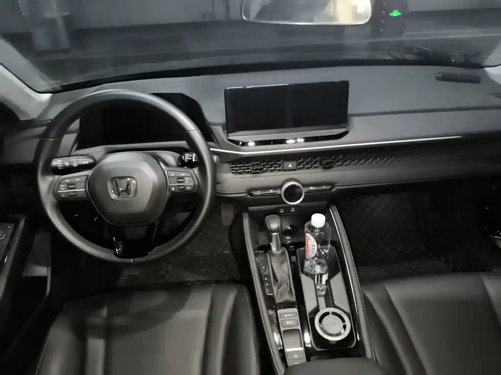 Honda Accord — миниатюра 13