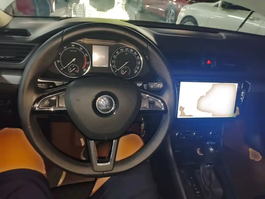 Skoda Superb — миниатюра 10