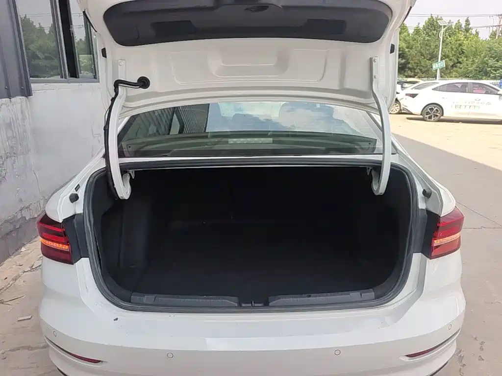 Volkswagen Lavida — миниатюра 19