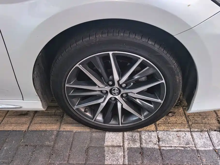 Toyota Camry — миниатюра 6