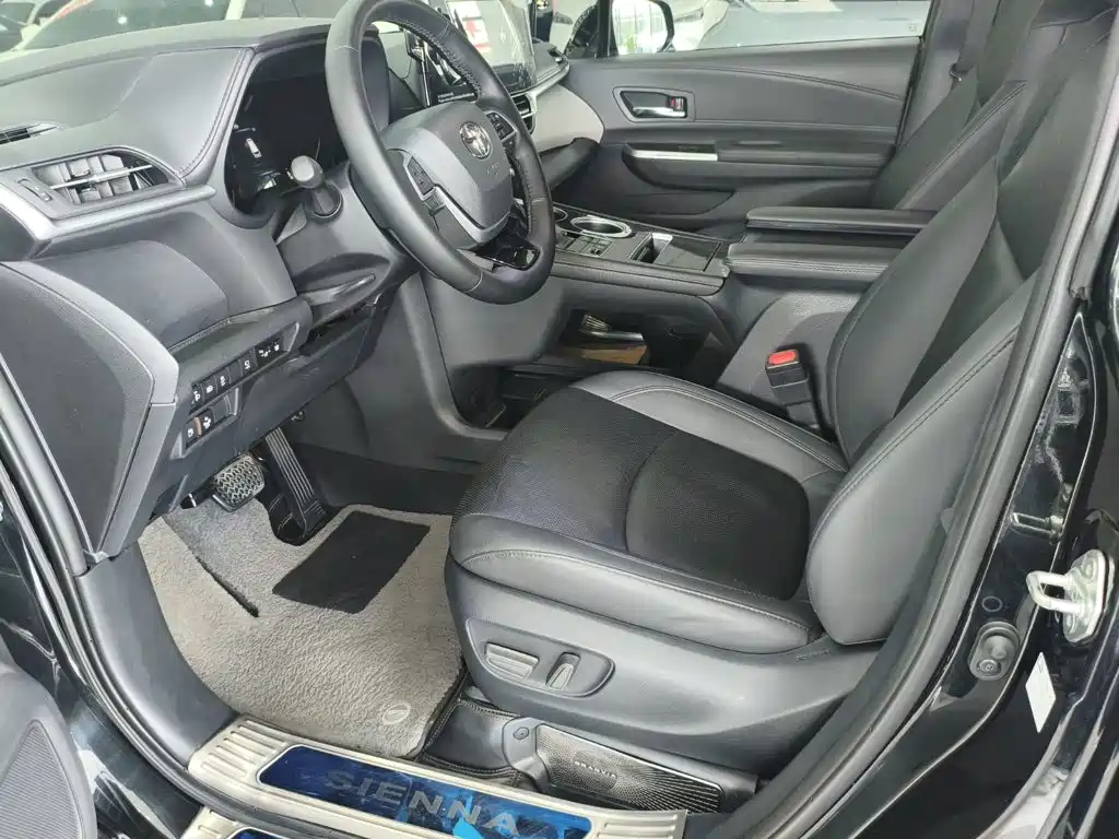 Toyota Granvia 2.5L Hybrid Premium Baron VIP Edition, фото 9