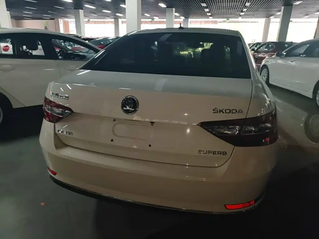 Skoda Superb — миниатюра 6