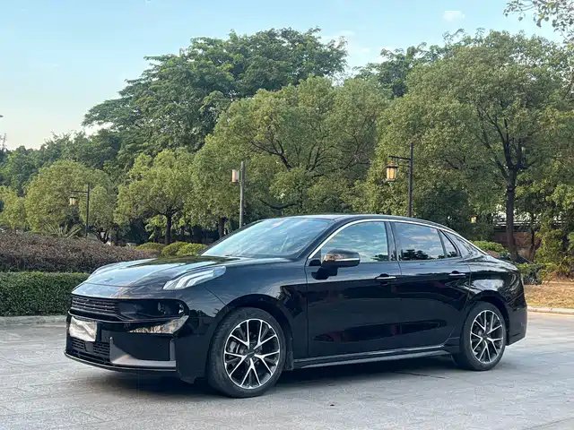 2019 Lynk & Co 03