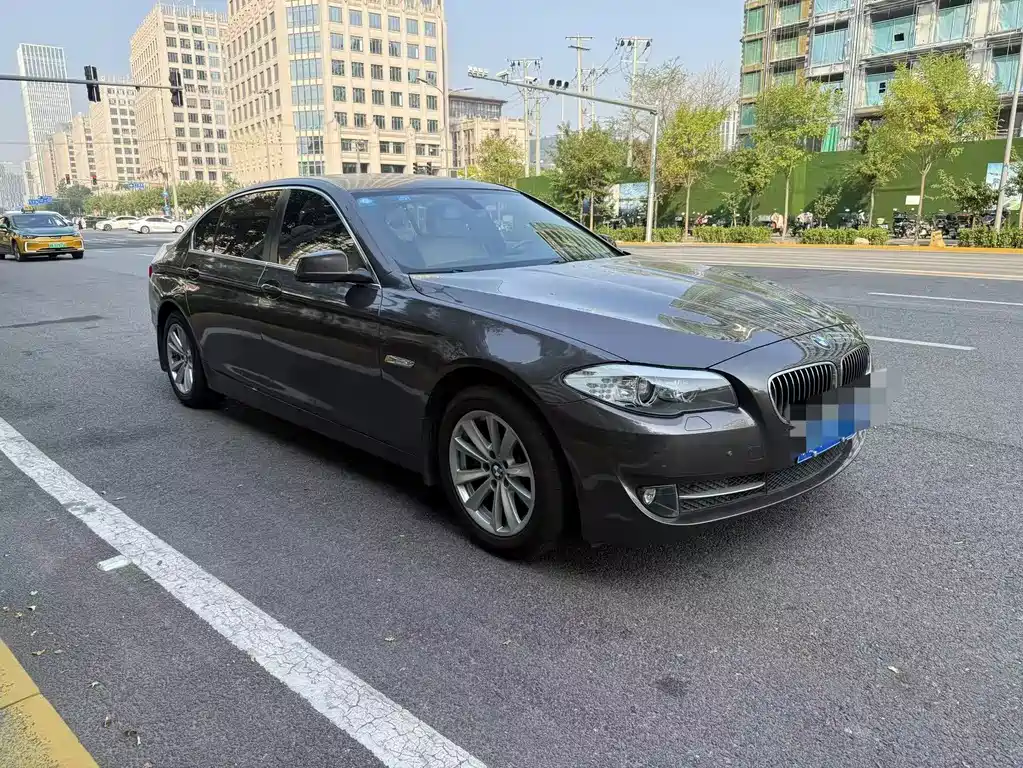 BMW 5 Series — миниатюра 3
