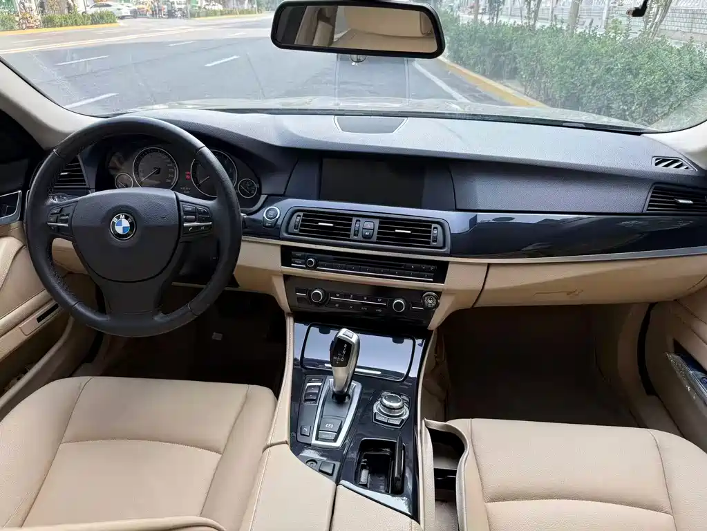 BMW 5 Series — миниатюра 6