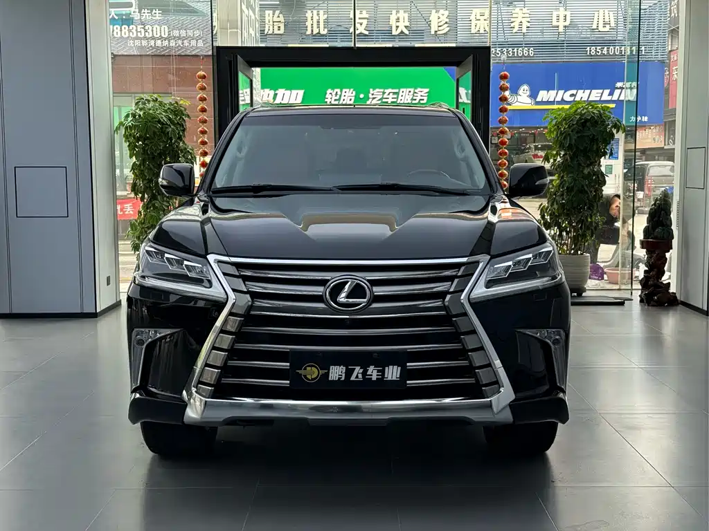 Lexus LX 570 Dynamic Luxury Edition, фото 2